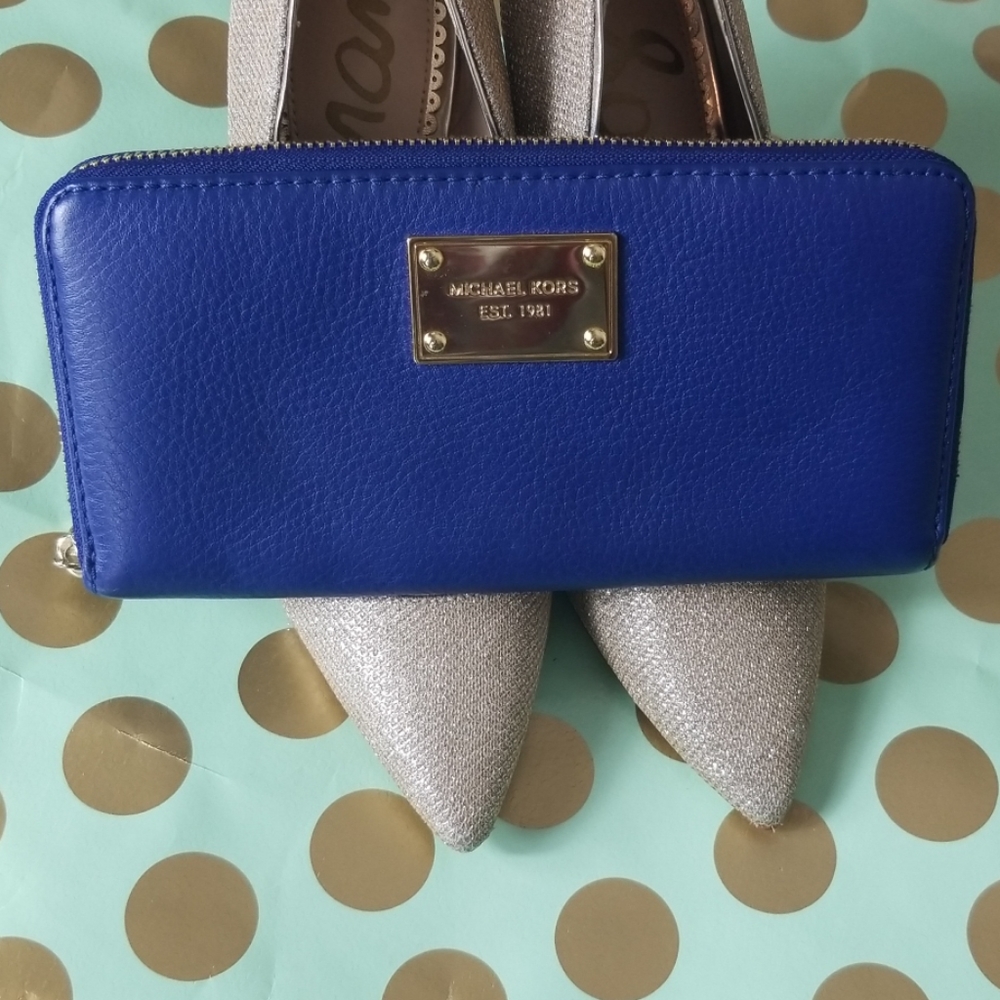 Michael kors wallet